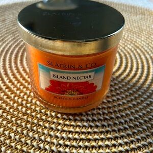 NEW Slatkin & Co. Island Nectar 4 oz scented candle- RARE 🌸🌺 discontinued